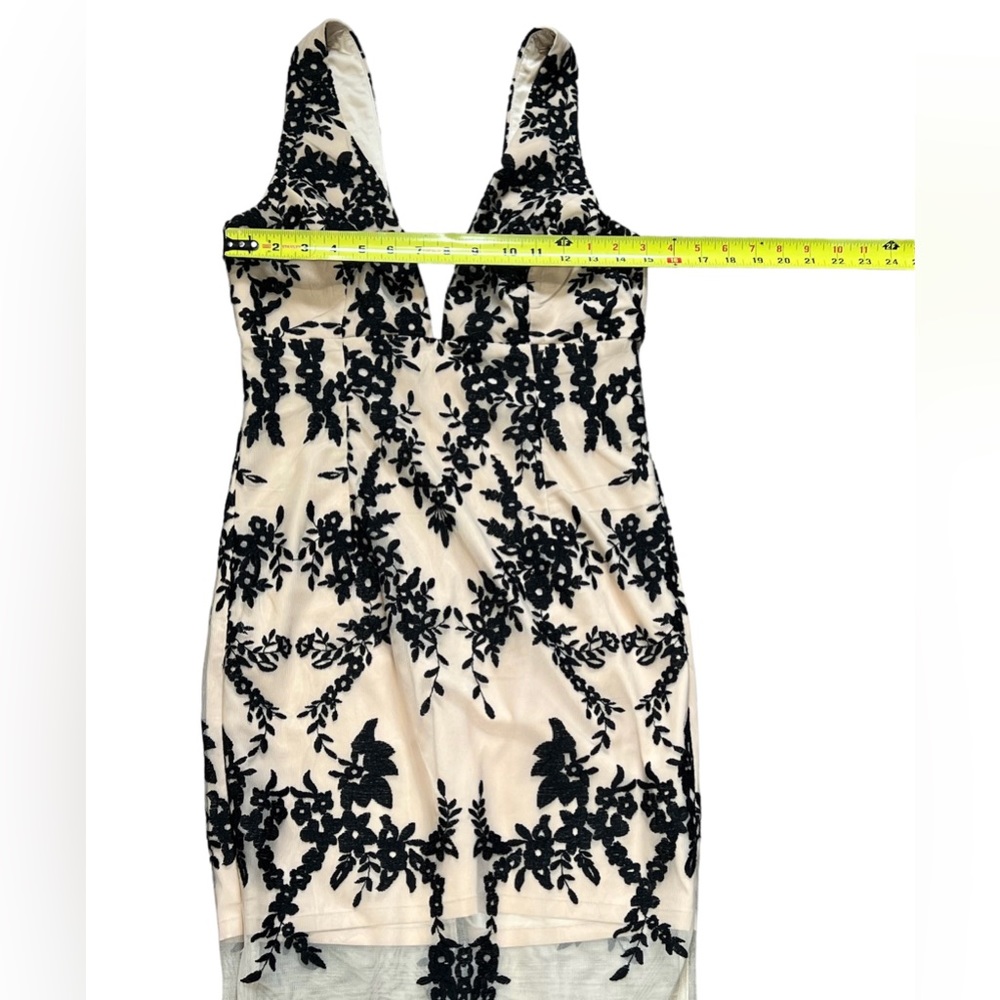 Bardot Sleeveless Embroidery Nude and Black Embroidered Midi Dress /Size: 6 - Picture 5 of 6